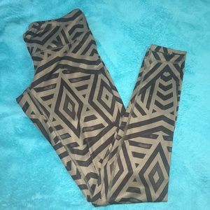 Lululemon Tribal Leggings (Size M)